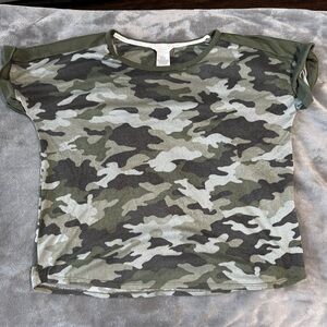 🧥 Lucky Brand Women’s Camo Print Tee – Size M